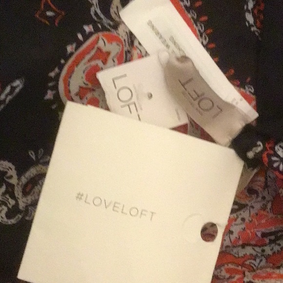 Beautiful Loft Infinity Scarf with tassels- New - Picture 3 of 3